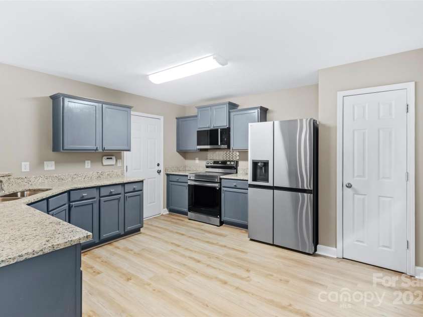 632 Pawley Drive, Charlotte, NC 28214.  MLS# CAR4287199, YatesRealty ID 32879. 