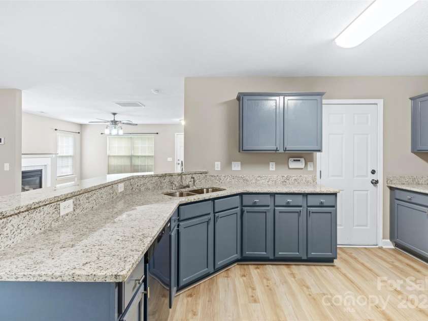 632 Pawley Drive, Charlotte, NC 28214.  MLS# CAR4287199, YatesRealty ID 32879. 