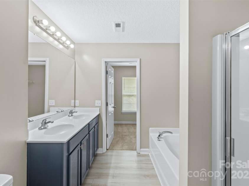 632 Pawley Drive, Charlotte, NC 28214.  MLS# CAR4287199, YatesRealty ID 32879. 