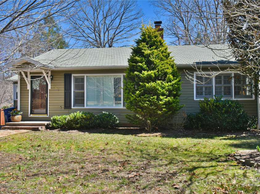 302 Montreat Road, Black Mountain, NC 28711.  MLS# CAR4234971, YatesRealty ID 3288. 302 Montreat Road