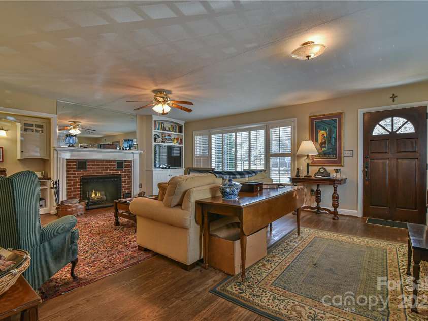 302 Montreat Road, Black Mountain, NC 28711.  MLS# CAR4234971, YatesRealty ID 3288. Living Room View #2