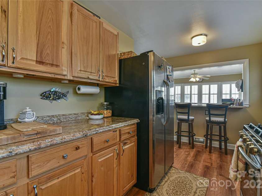 302 Montreat Road, Black Mountain, NC 28711.  MLS# CAR4234971, YatesRealty ID 3288. Lots of Counterspace