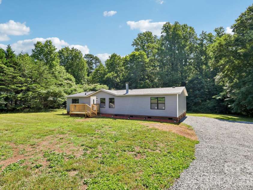 4126 Ritchfield Drive, Lincolnton, NC 28092.  MLS# CAR4394146, YatesRealty ID 32880. 