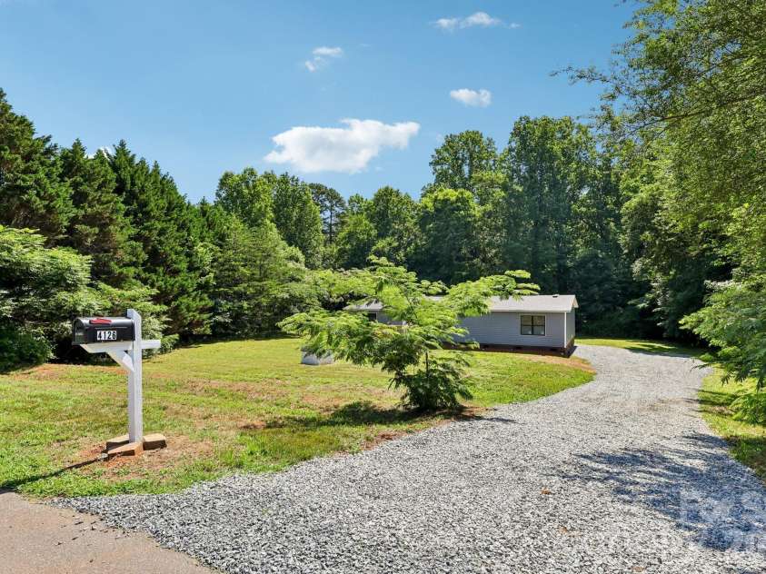 4126 Ritchfield Drive, Lincolnton, NC 28092.  MLS# CAR4394146, YatesRealty ID 32880. 
