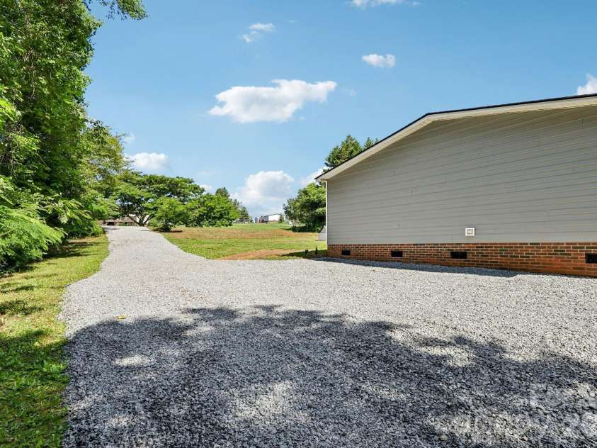 4126 Ritchfield Drive, Lincolnton, NC 28092.  MLS# CAR4394146, YatesRealty ID 32880. 
