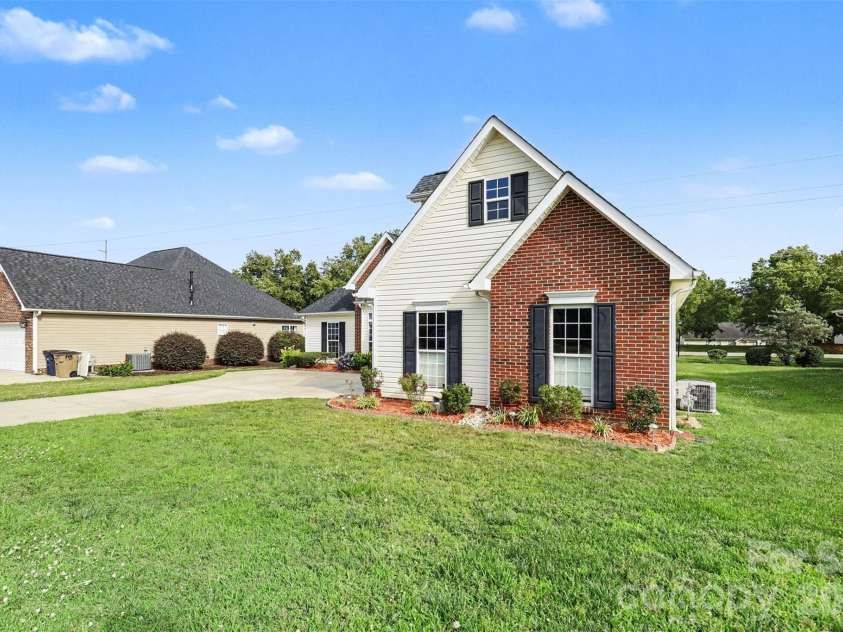 2024 Galena Chase Drive, Indian Trail, NC 28079.  MLS# CAR4393718, YatesRealty ID 32881. 