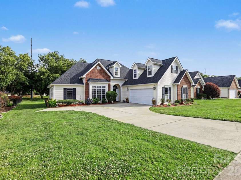 2024 Galena Chase Drive, Indian Trail, NC 28079.  MLS# CAR4393718, YatesRealty ID 32881. 