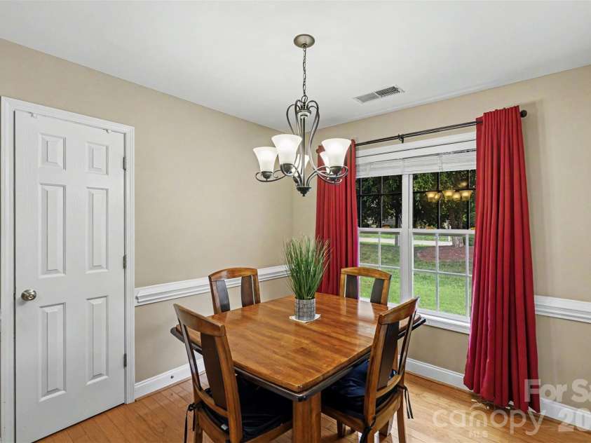 2024 Galena Chase Drive, Indian Trail, NC 28079.  MLS# CAR4393718, YatesRealty ID 32881. Eat-in kitchen