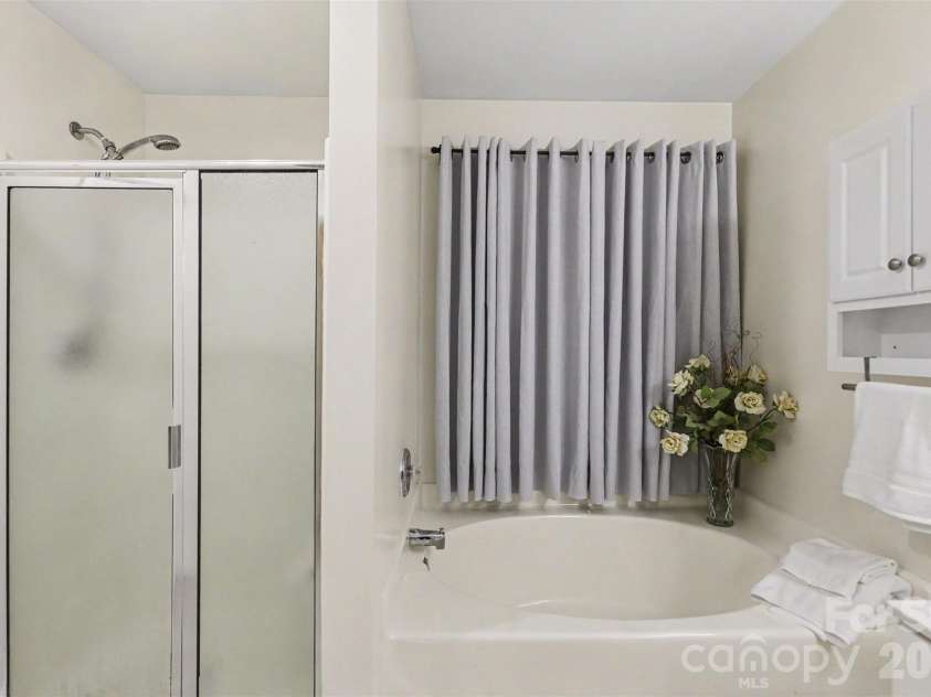 2024 Galena Chase Drive, Indian Trail, NC 28079.  MLS# CAR4393718, YatesRealty ID 32881. Full Bath