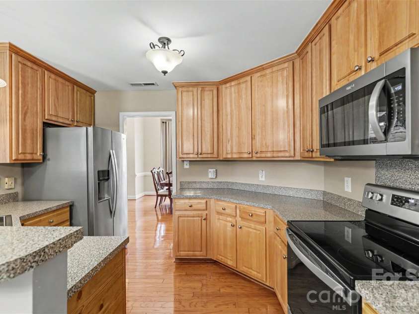 2024 Galena Chase Drive, Indian Trail, NC 28079.  MLS# CAR4393718, YatesRealty ID 32881. Large kitchen