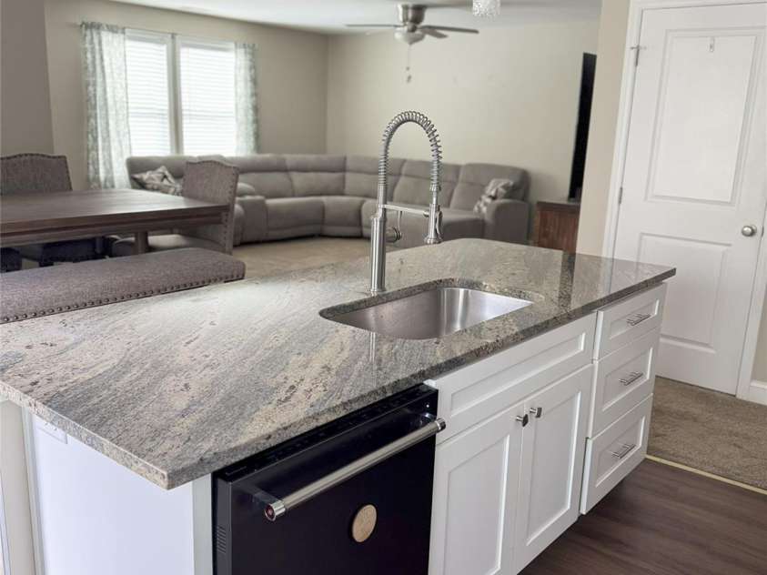 9 Half Moon Drive, Swannanoa, NC 28778.  MLS# CAR4289226, YatesRealty ID 32882. Granite Countertops