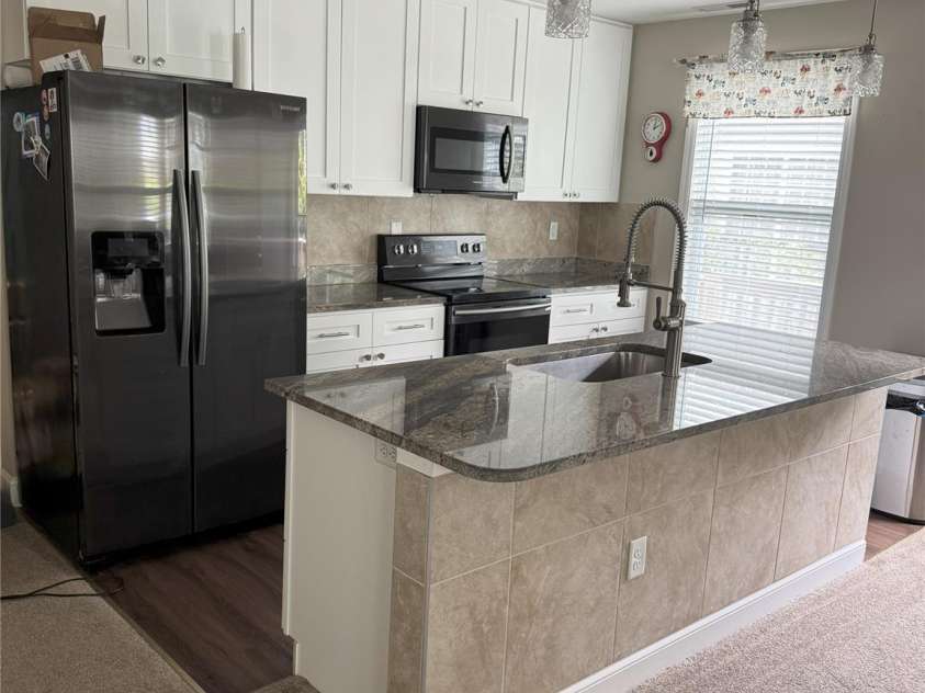 9 Half Moon Drive, Swannanoa, NC 28778.  MLS# CAR4289226, YatesRealty ID 32882. Nice Breakfast Bar