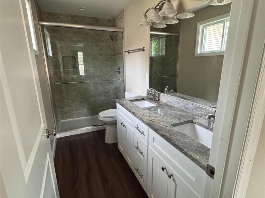 9 Half Moon Drive, Swannanoa, NC 28778.  MLS# CAR4289226, YatesRealty ID 32882. Primary Bathroom