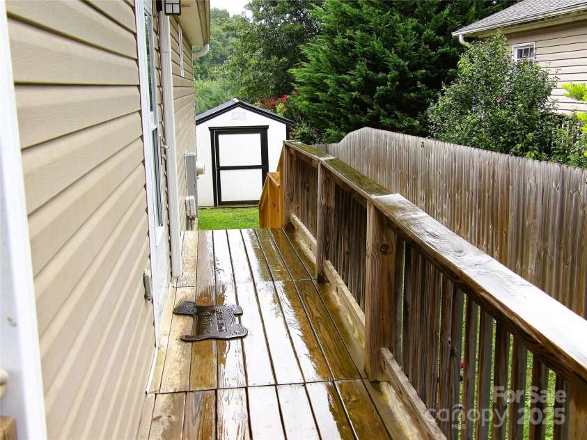 9 Half Moon Drive, Swannanoa, NC 28778.  MLS# CAR4289226, YatesRealty ID 32882. Side Deck