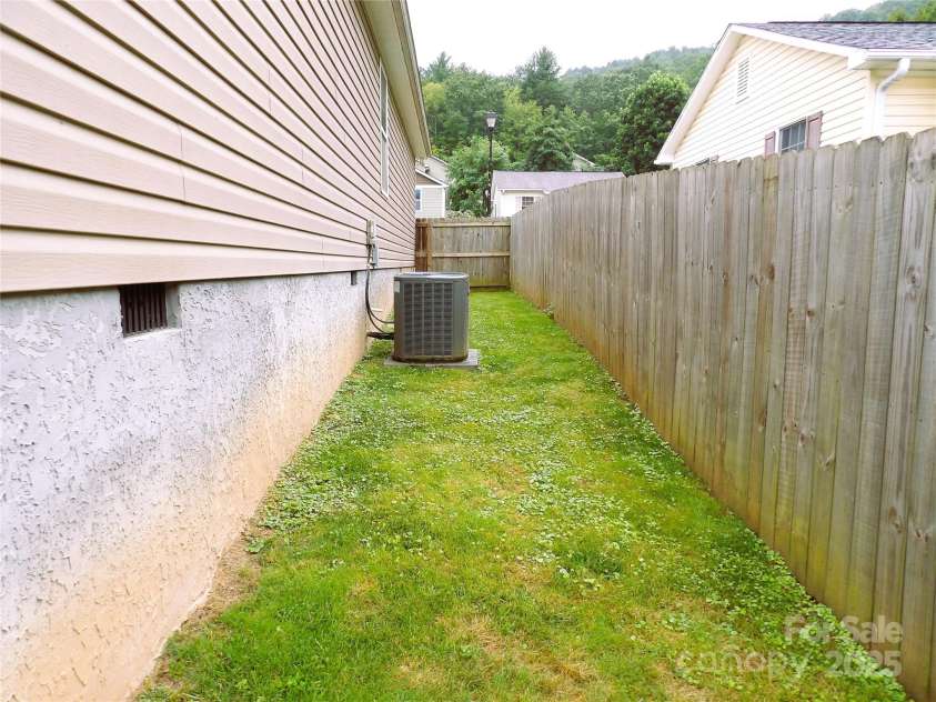 9 Half Moon Drive, Swannanoa, NC 28778.  MLS# CAR4289226, YatesRealty ID 32882. Side yard with privacy fence