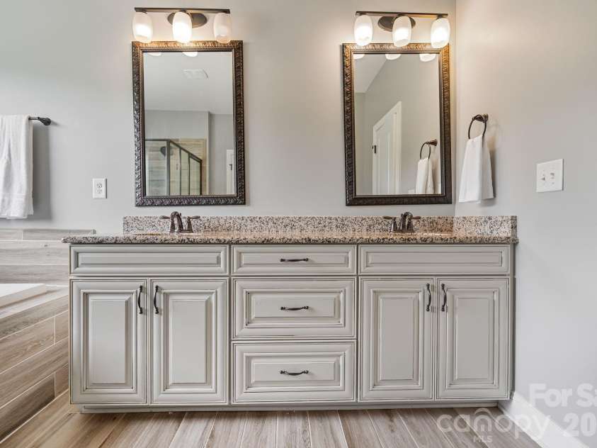 166 Stibbs Cross Road, Mooresville, NC 28115.  MLS# CAR4380055, YatesRealty ID 32883. Primary Bath