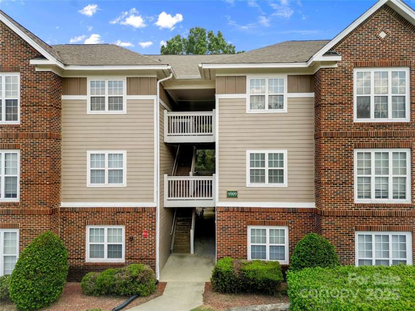 9909 Campus Walk Lane, Charlotte, NC 28262.  MLS# CAR4286244, YatesRealty ID 32884. 