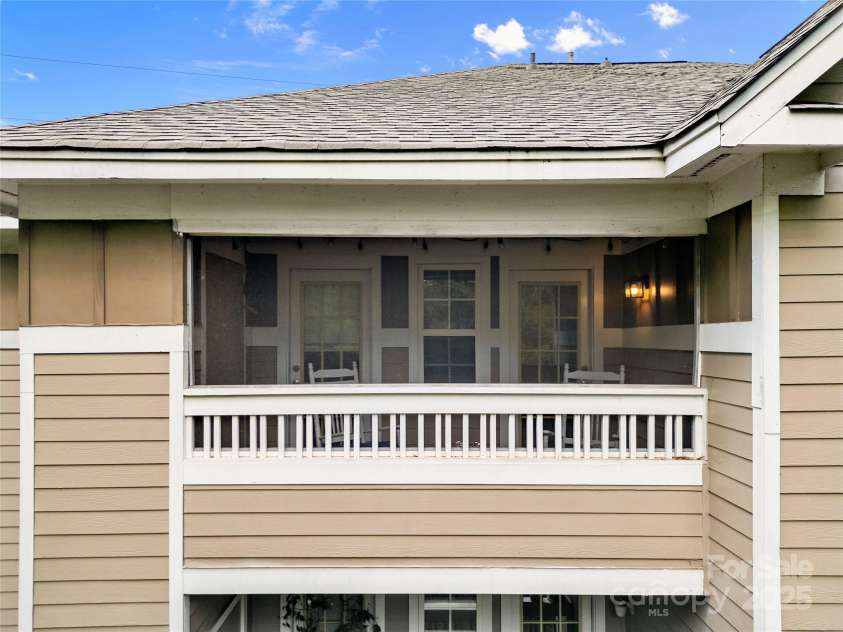 9909 Campus Walk Lane, Charlotte, NC 28262.  MLS# CAR4286244, YatesRealty ID 32884. 