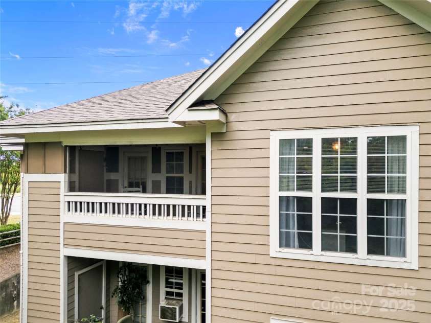 9909 Campus Walk Lane, Charlotte, NC 28262.  MLS# CAR4286244, YatesRealty ID 32884. 