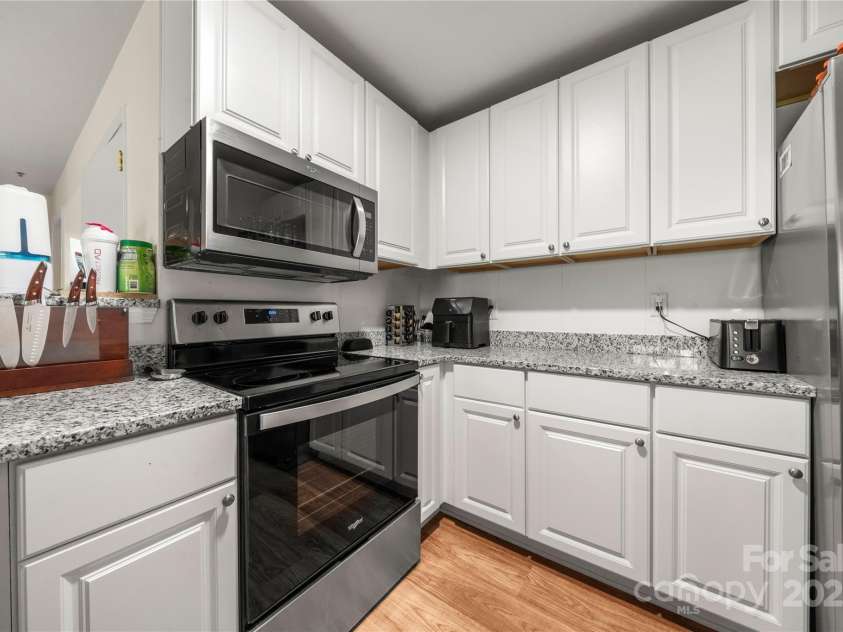 9909 Campus Walk Lane, Charlotte, NC 28262.  MLS# CAR4286244, YatesRealty ID 32884. 