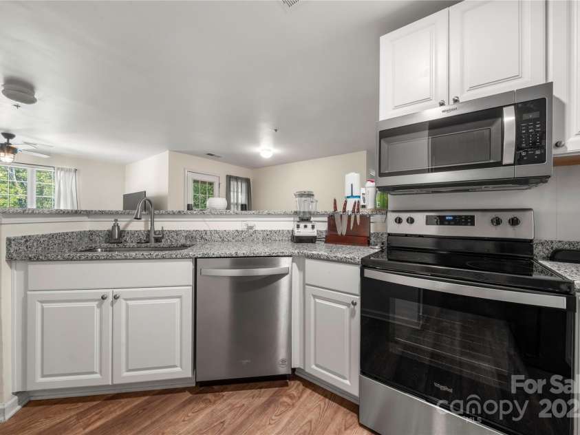 9909 Campus Walk Lane, Charlotte, NC 28262.  MLS# CAR4286244, YatesRealty ID 32884. 