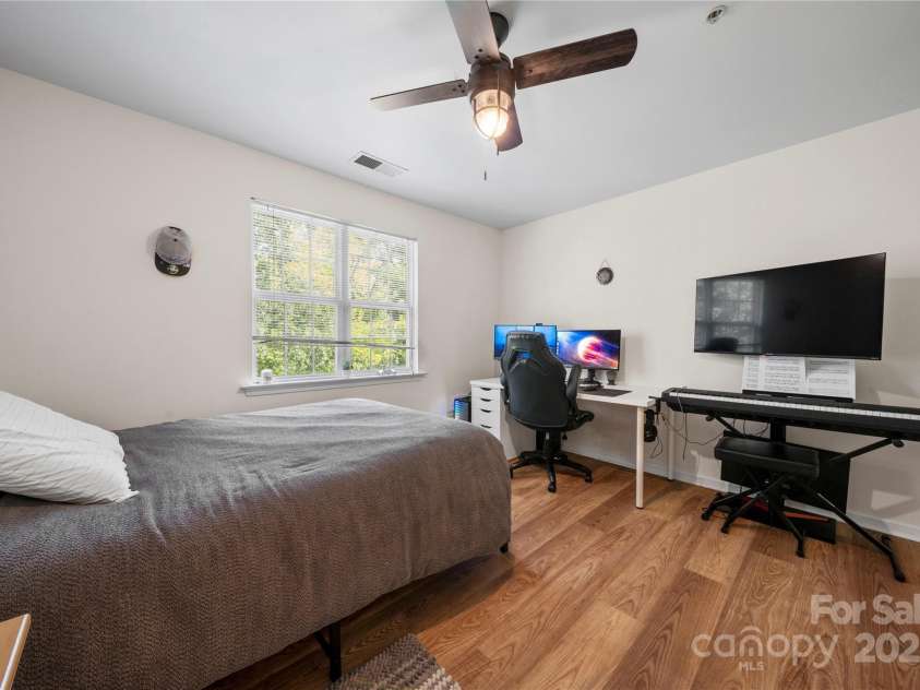 9909 Campus Walk Lane, Charlotte, NC 28262.  MLS# CAR4286244, YatesRealty ID 32884. 