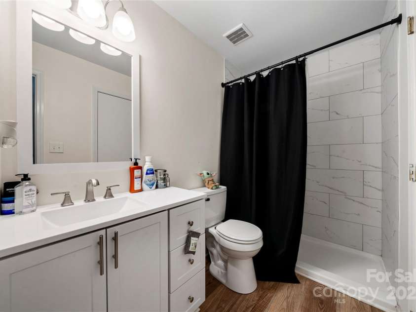 9909 Campus Walk Lane, Charlotte, NC 28262.  MLS# CAR4286244, YatesRealty ID 32884. 