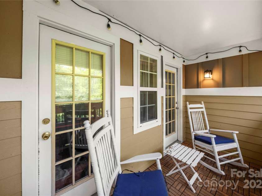 9909 Campus Walk Lane, Charlotte, NC 28262.  MLS# CAR4286244, YatesRealty ID 32884. 