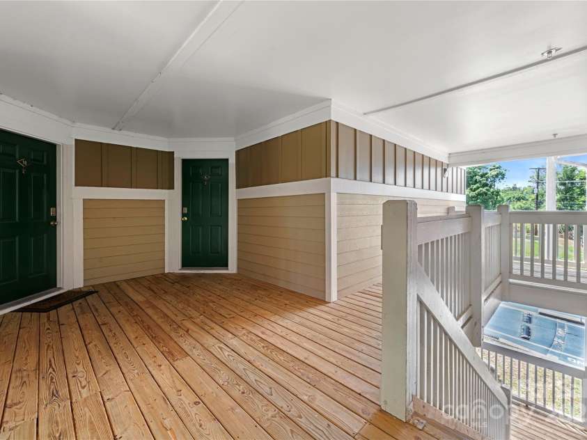 9909 Campus Walk Lane, Charlotte, NC 28262.  MLS# CAR4286244, YatesRealty ID 32884. 