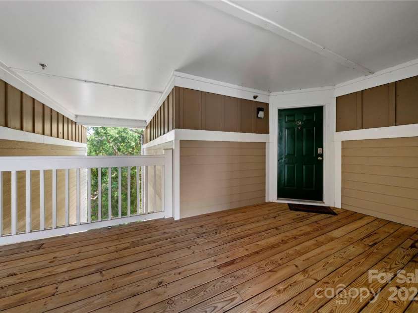 9909 Campus Walk Lane, Charlotte, NC 28262.  MLS# CAR4286244, YatesRealty ID 32884. 