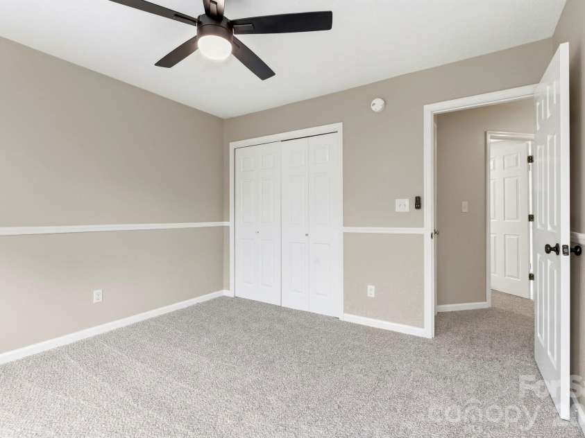 16 Trappers Run Drive, Asheville, NC 28805.  MLS# CAR4385728, YatesRealty ID 32885. #3 bedroom
