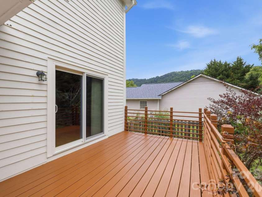 16 Trappers Run Drive, Asheville, NC 28805.  MLS# CAR4385728, YatesRealty ID 32885. Back deck