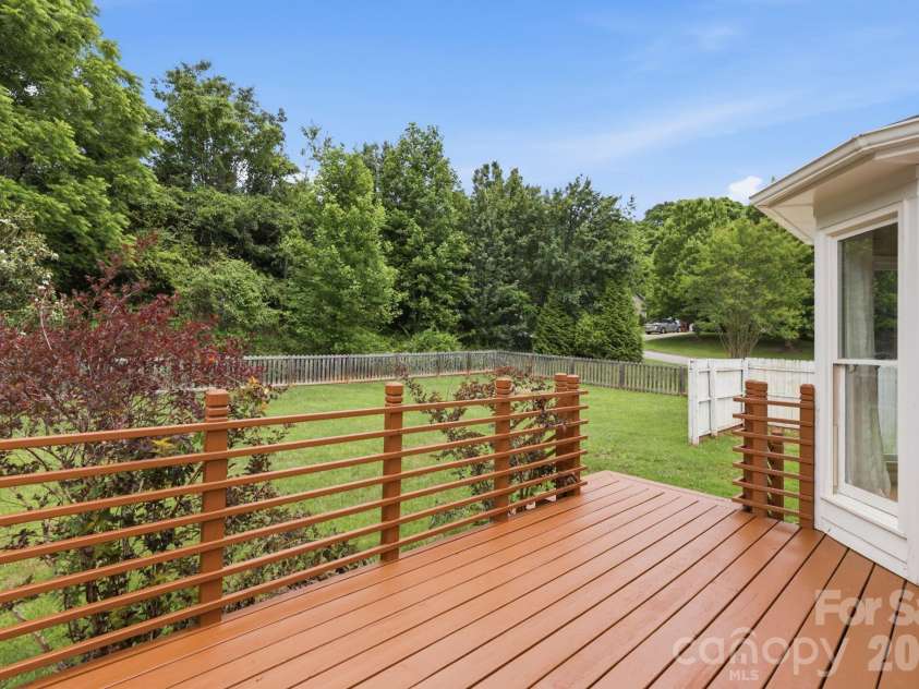 16 Trappers Run Drive, Asheville, NC 28805.  MLS# CAR4385728, YatesRealty ID 32885. Back deck