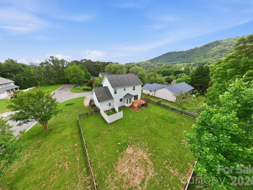 16 Trappers Run Drive, Asheville, NC 28805.  MLS# CAR4385728, YatesRealty ID 32885. Large corner lot