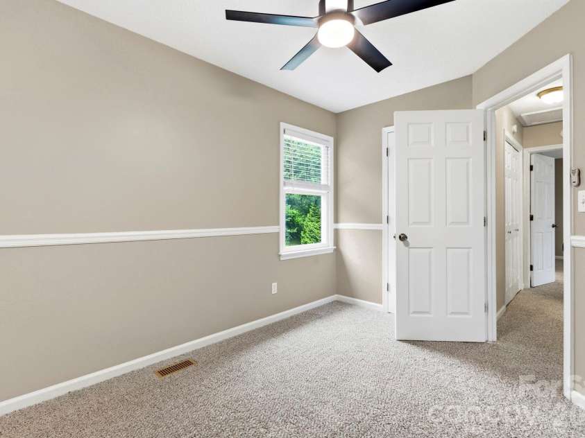 16 Trappers Run Drive, Asheville, NC 28805.  MLS# CAR4385728, YatesRealty ID 32885. Second bedroom