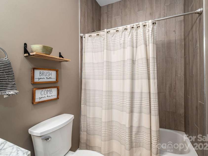 1261 10th Street Place, Hickory, NC 28601.  MLS# CAR4291263, YatesRealty ID 32886. 