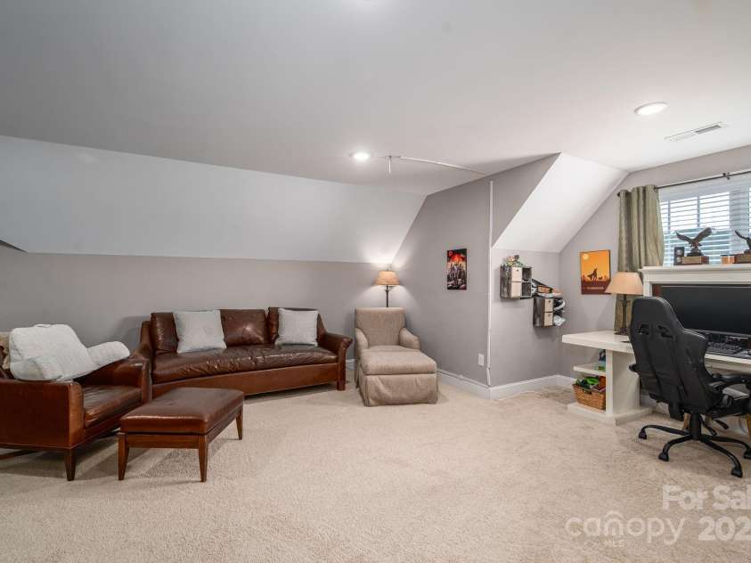 1261 10th Street Place, Hickory, NC 28601.  MLS# CAR4291263, YatesRealty ID 32886. 