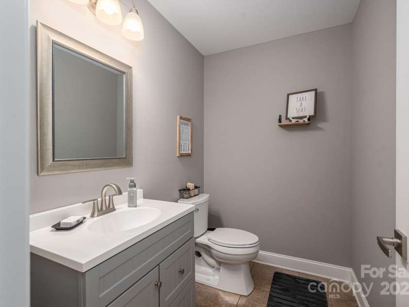 1261 10th Street Place, Hickory, NC 28601.  MLS# CAR4291263, YatesRealty ID 32886. 