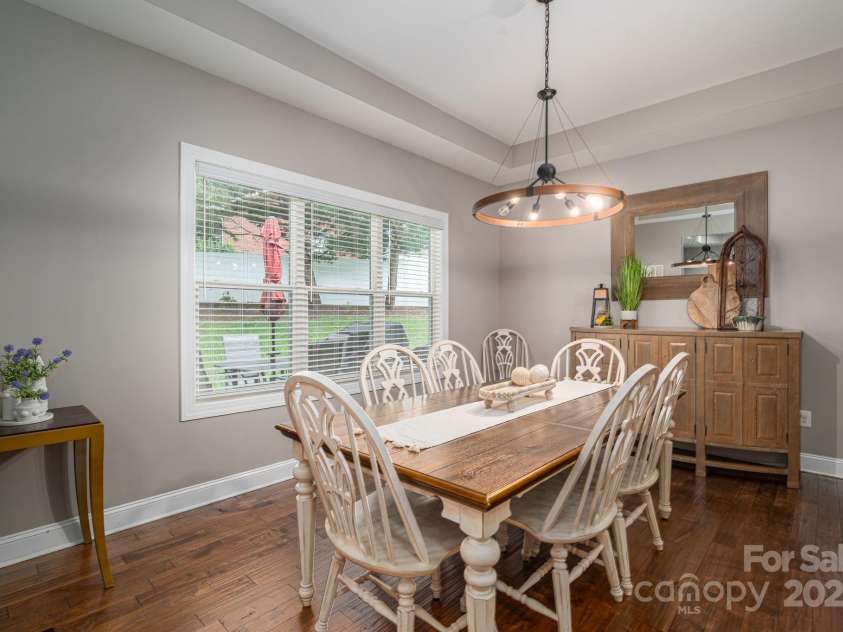 1261 10th Street Place, Hickory, NC 28601.  MLS# CAR4332017, YatesRealty ID 32886. 