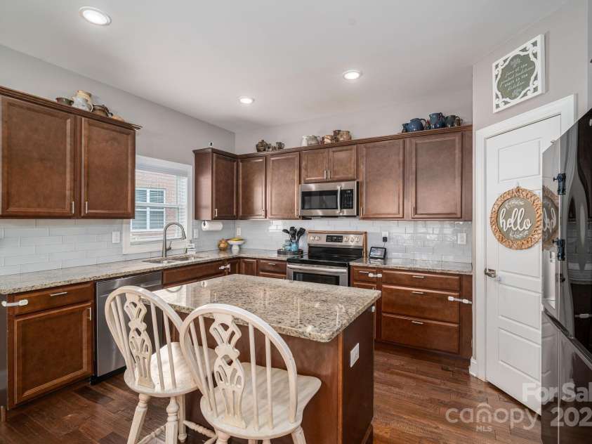 1261 10th Street Place, Hickory, NC 28601.  MLS# CAR4332017, YatesRealty ID 32886. 