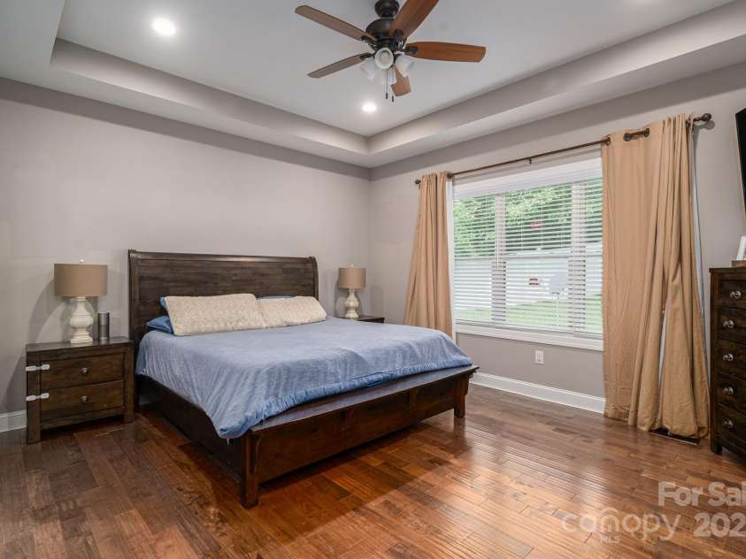 1261 10th Street Place, Hickory, NC 28601.  MLS# CAR4332017, YatesRealty ID 32886. 