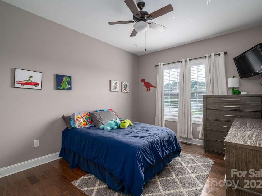 1261 10th Street Place, Hickory, NC 28601.  MLS# CAR4332017, YatesRealty ID 32886. 