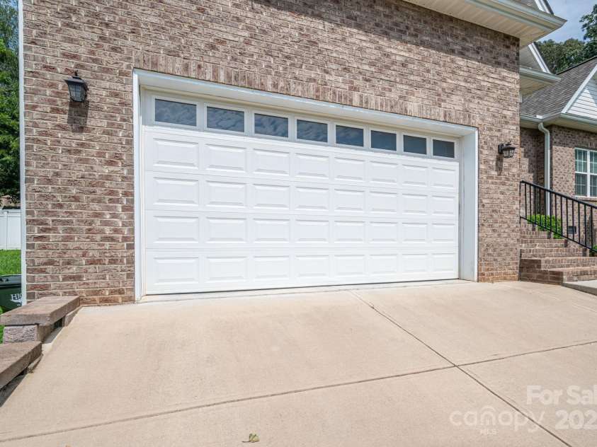 1261 10th Street Place, Hickory, NC 28601.  MLS# CAR4332017, YatesRealty ID 32886. 