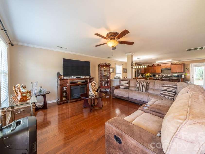 908 Sherman Street, Gastonia, NC 28052.  MLS# CAR4389637, YatesRealty ID 32886. 