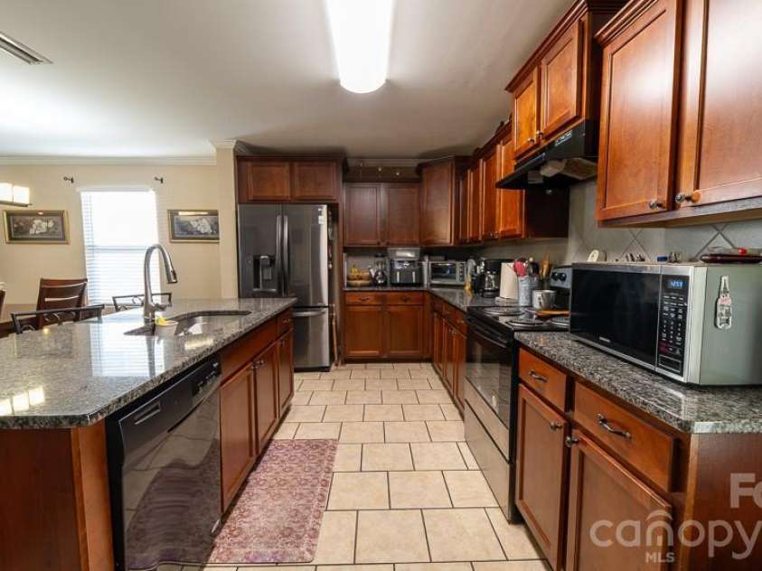 908 Sherman Street, Gastonia, NC 28052.  MLS# CAR4389637, YatesRealty ID 32886. 