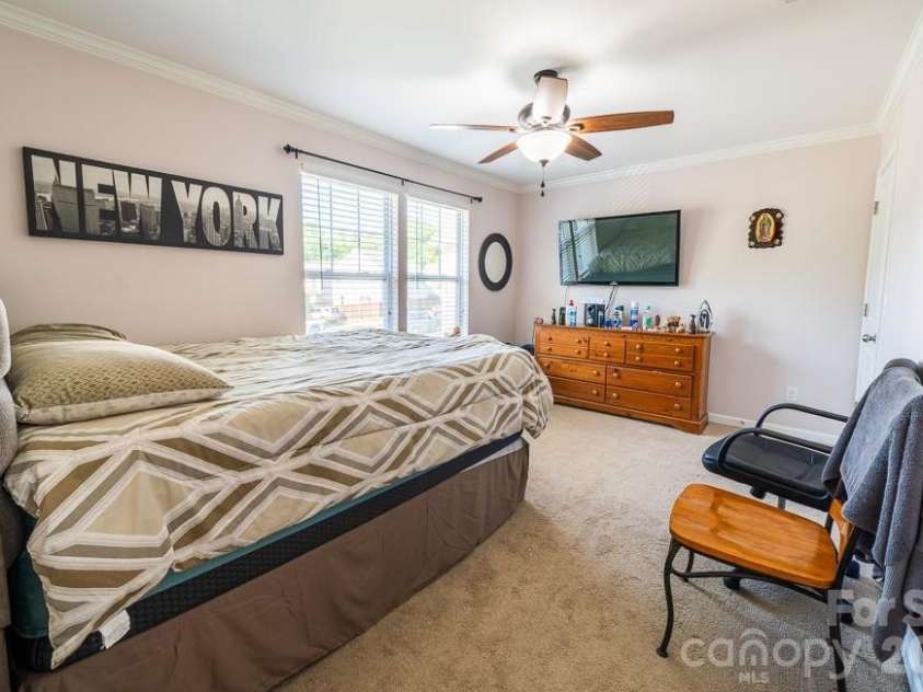 908 Sherman Street, Gastonia, NC 28052.  MLS# CAR4389637, YatesRealty ID 32886. 