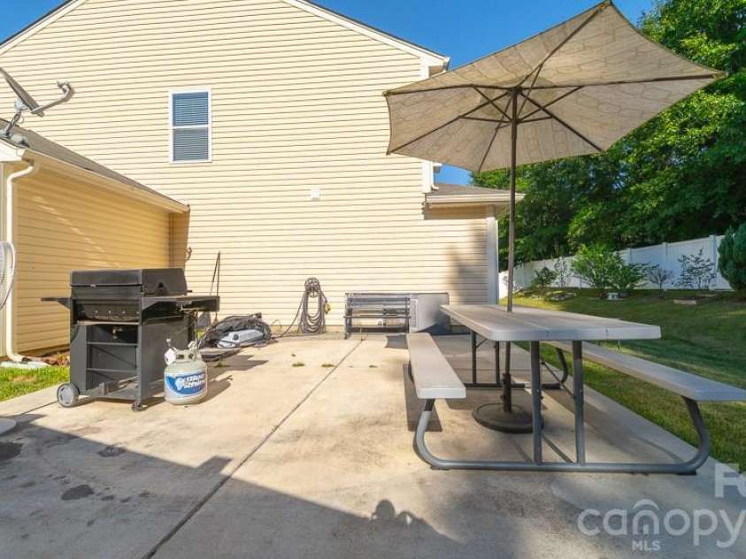 908 Sherman Street, Gastonia, NC 28052.  MLS# CAR4389637, YatesRealty ID 32886. 