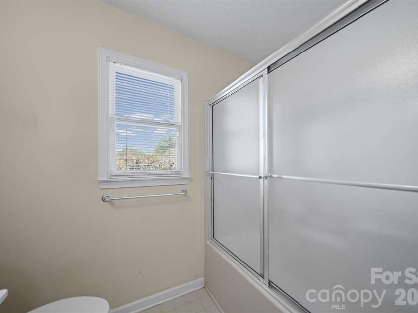 110 Hidden Creek Circle, Salisbury, NC 28147.  MLS# CAR4396967, YatesRealty ID 32888. Second Full Bath