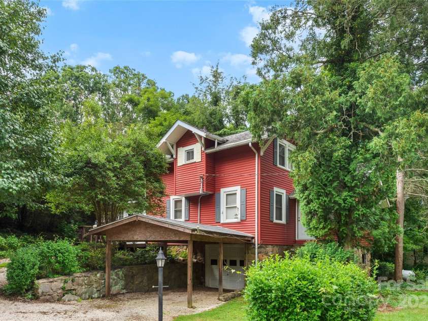 9 Arco Road, Asheville, NC 28805.  MLS# CAR4285788, YatesRealty ID 32888. 