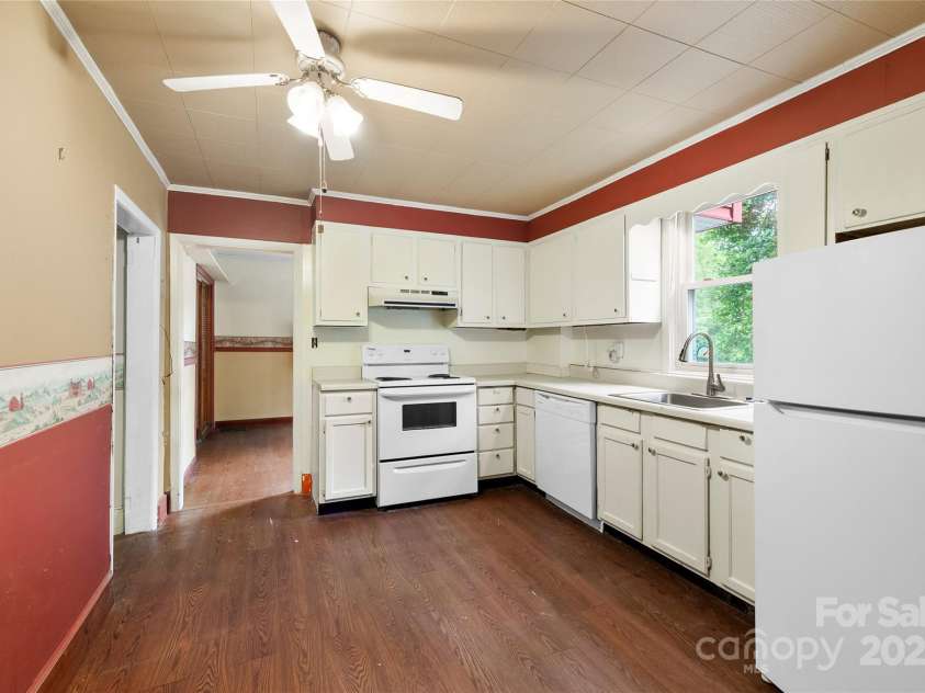 9 Arco Road, Asheville, NC 28805.  MLS# CAR4285788, YatesRealty ID 32888. 